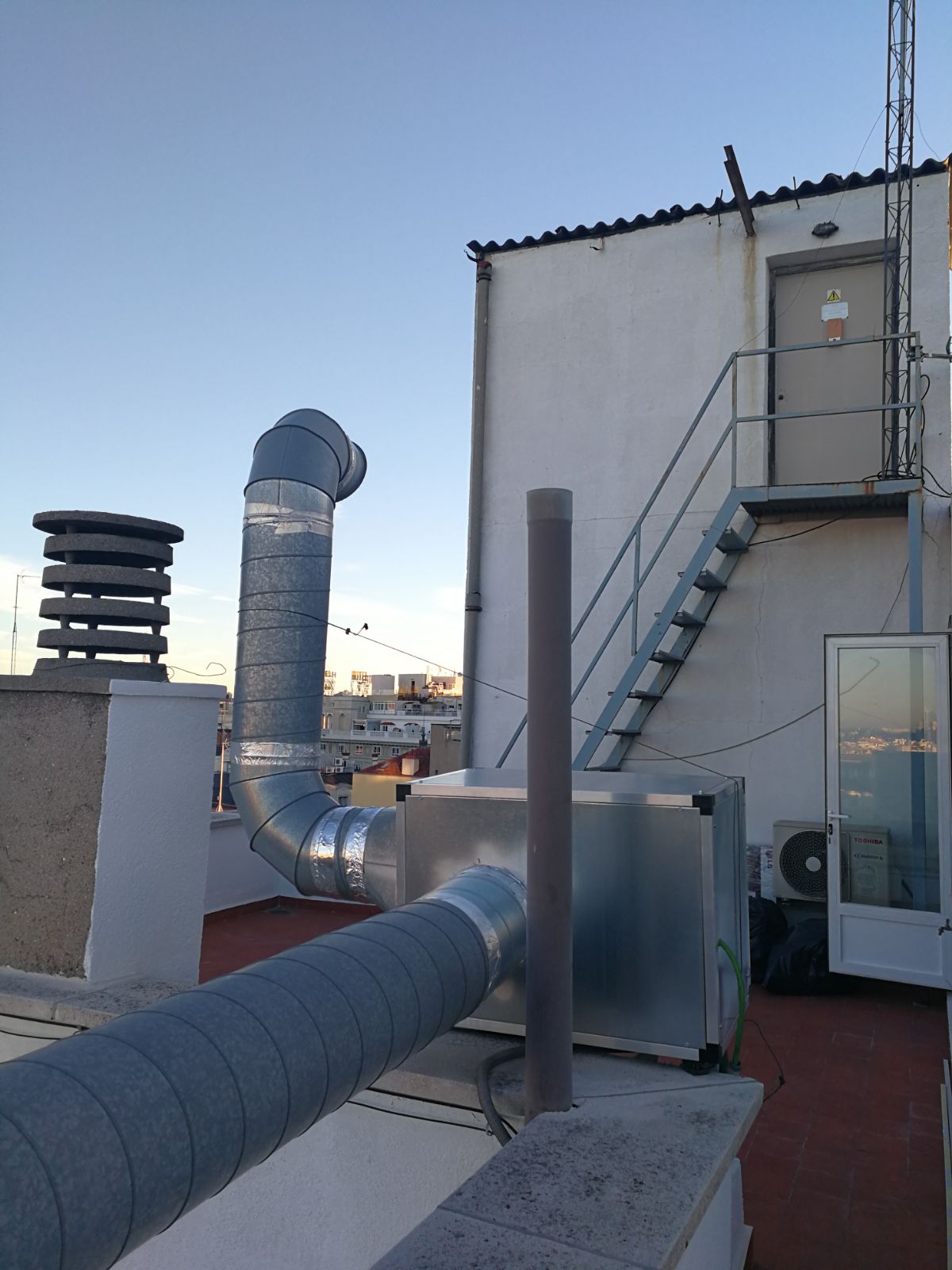 Salida de humos, instalador salidas humos y tubos chimeneas, campanas