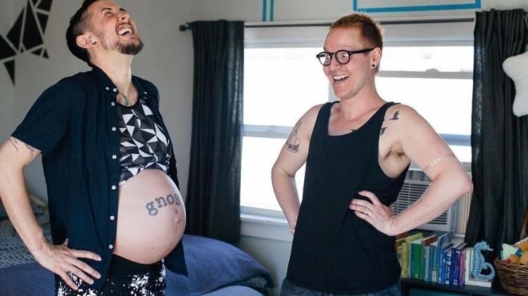 Homem trans gay grávido que conquistou a internet anuncia nascimento de filho Homem trans gay grávido que conquistou a internet anuncia nascimento de filho