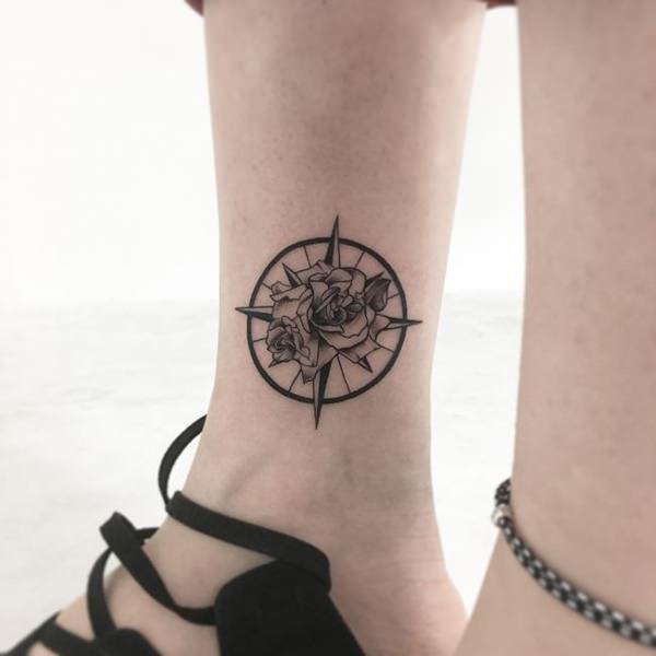 Mini tatuagens femininas para os tornozelos Mini tatuagens femininas para os tornozelos