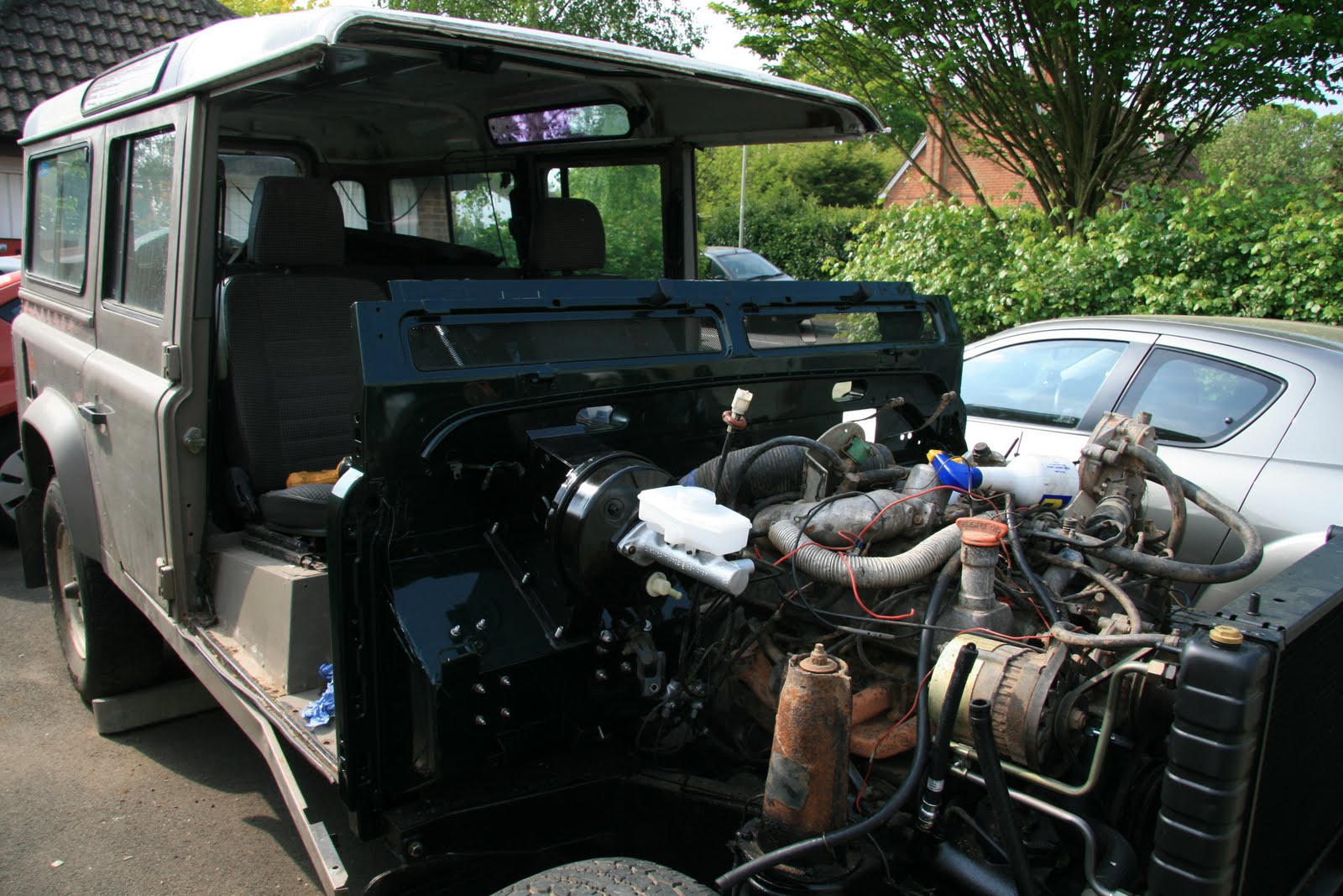 Defender 110 3.5L V8 1991 Refitting of the Bulkhead.