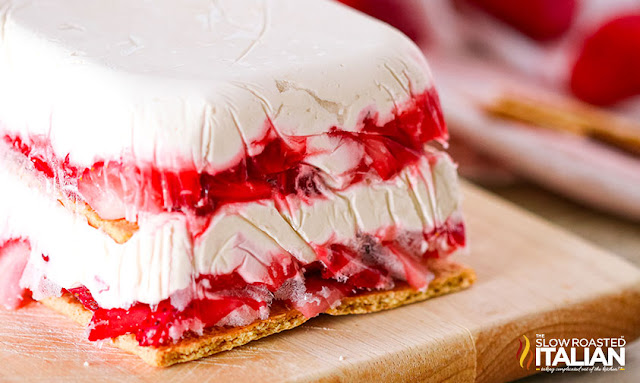 Strawberry Icebox Cake (No-Bake) Strawberry Icebox Cake (No-Bake)