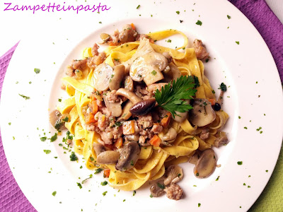 TAGLIATELLE INTEGRALI CON FUNGHI E SALSICCIA