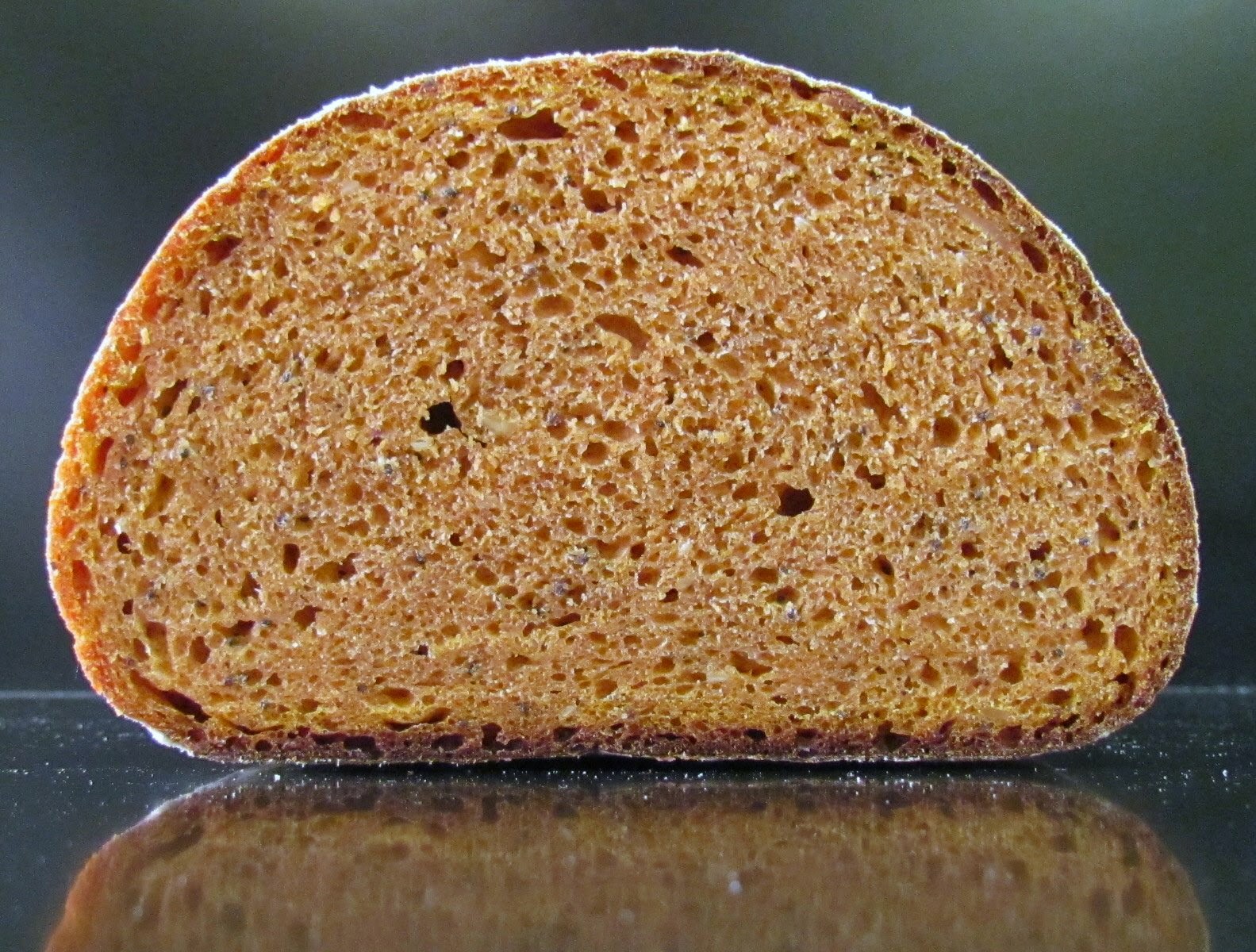 Простой хлеб из цельнозерновой муки