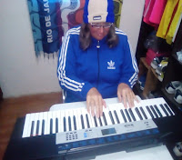 Playing keyboard