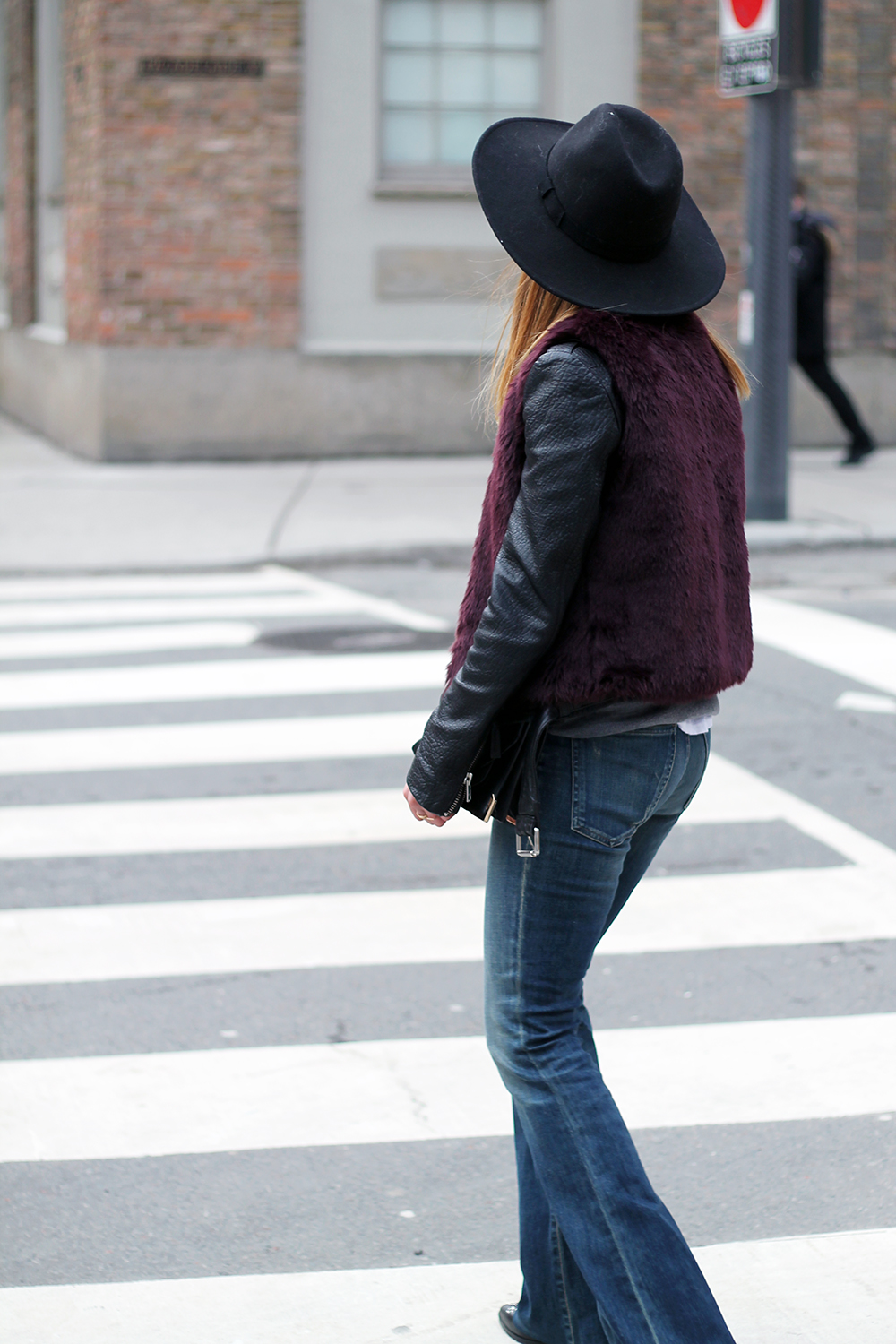 Outfits File Flare Jeans, Leather and Faux Fur Gaby Burger