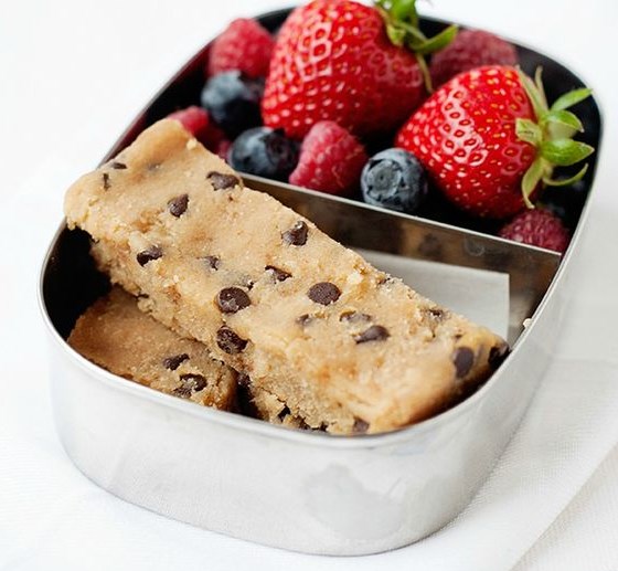NO BAKE HEALTHY CHOCOLATE CHIP BLONDIES #HealthyDessert #Chocolate NO BAKE HEALTHY CHOCOLATE CHIP BLONDIES #HealthyDessert #Chocolate