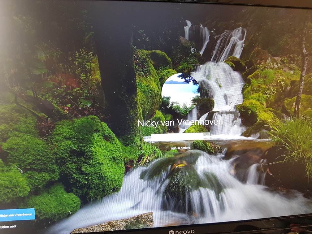 SQL, BI and stuff Windows 10 Black Lock Screen