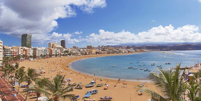 Playa de Las Canteras, nombrada entre las 10 mejores playas urbanas del mundo.