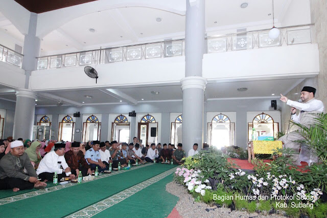 Ustad Ahmad Alhabsyi Ceramahi Warga Subang Ustad Ahmad Alhabsyi Ceramahi Warga Subang