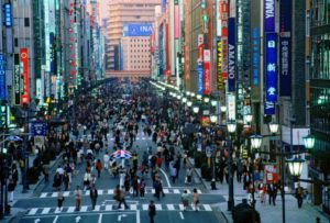 A movimentada Chuo-Dori, Ginza Chuo-Dori