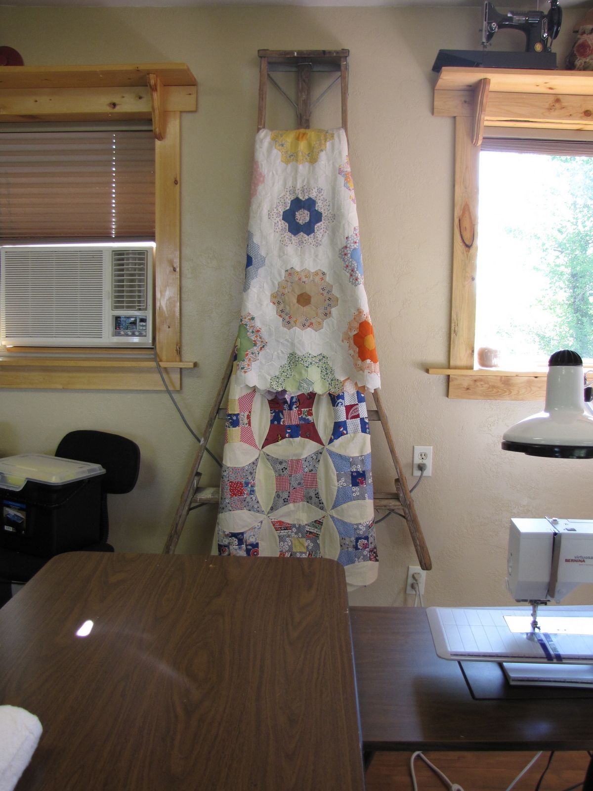 Quilting In The BunkHouse: Quilt Ladders