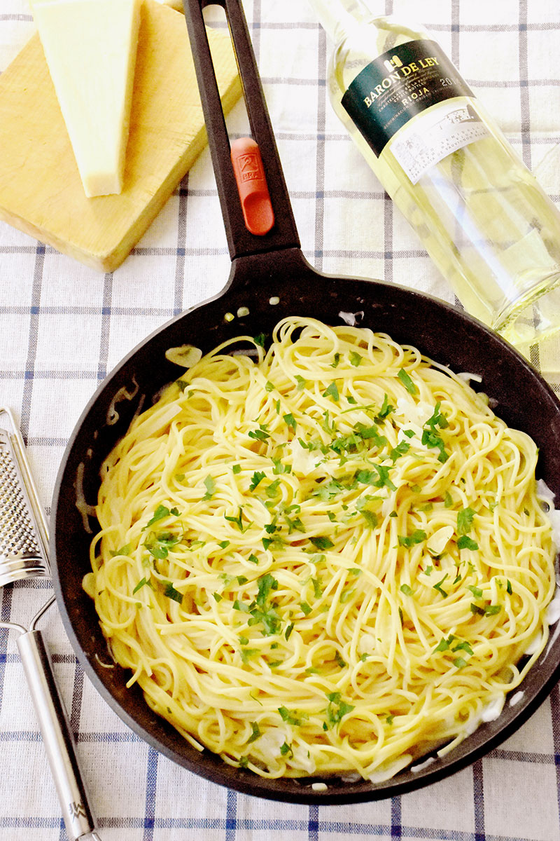 Espagueti al vino blanco — Chez Silvia