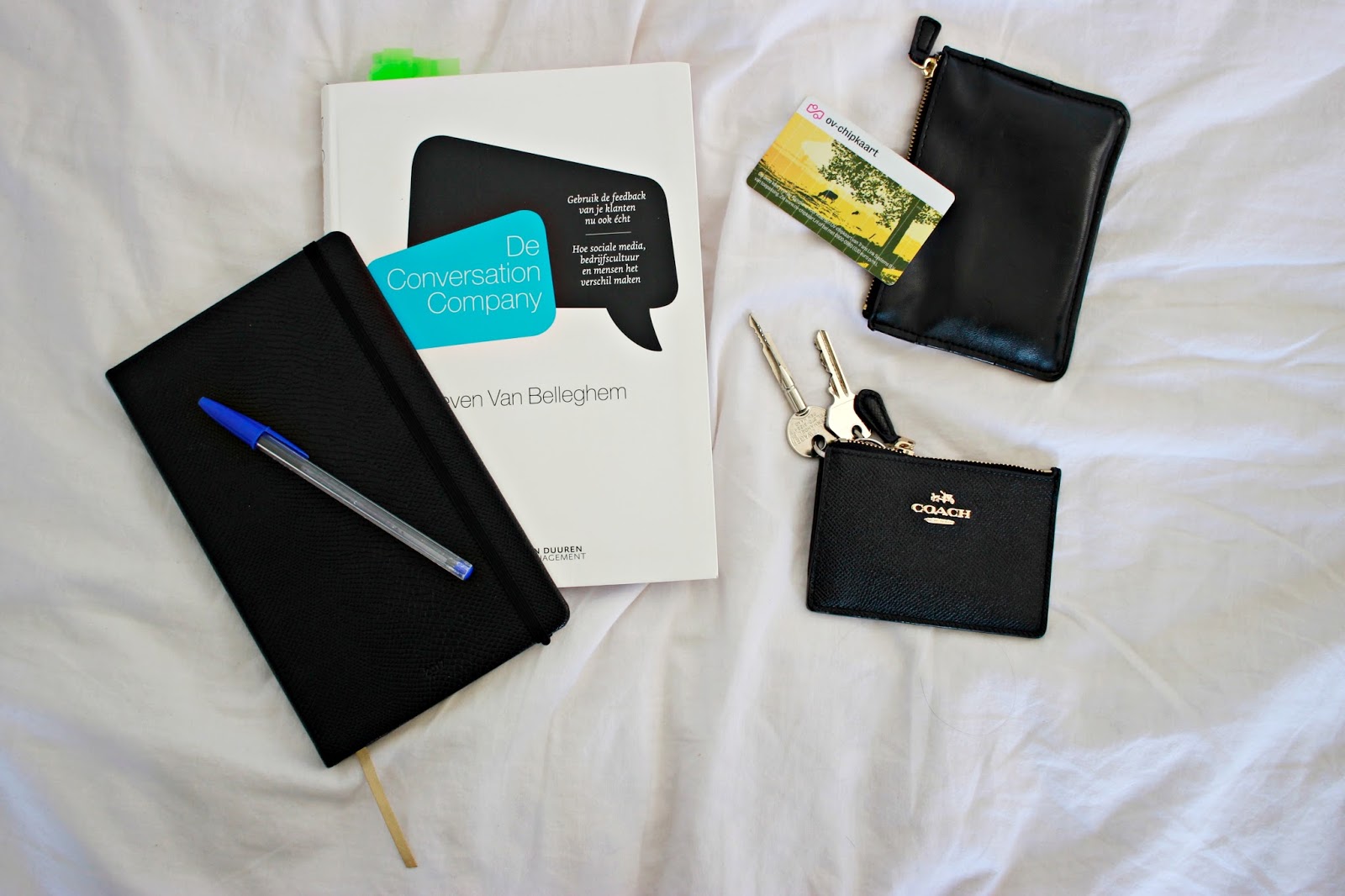 DIARY WHAT'S IN MY UNI BAG — Style and Sushi