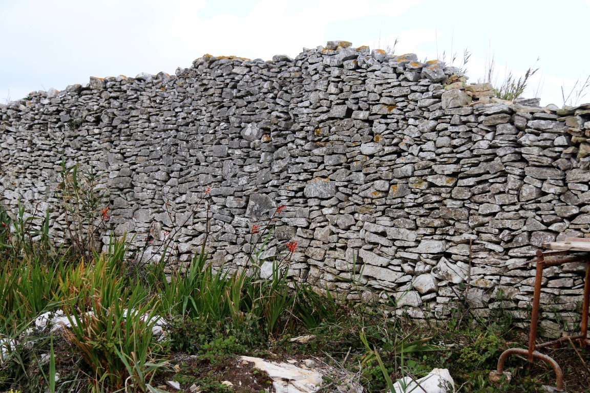 Muro em pedra seca