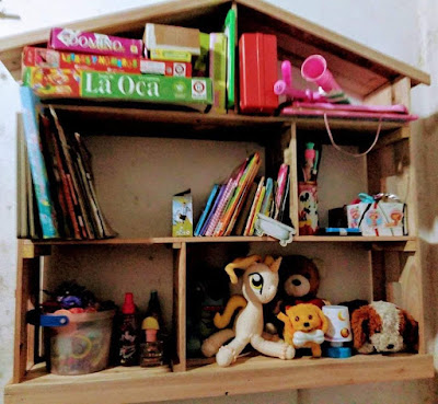 Casa de palets de madera para los juguetes de los niños