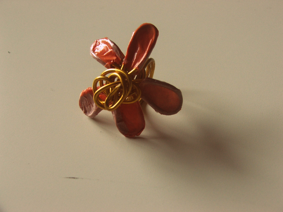 DIY anillo hecho con papel, hilo mágico y Styl Patch