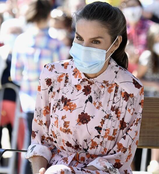Queen Letizia wore Hugo Boss Kalocca floral print summer shirt dress and Queen Letizia wore an Uterque tied leather wedges
