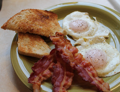 bacon eggs breakfast egg toast perfect fried cook food fight korbartwuhs painter cafe making today ackgb a8v shots pop marty