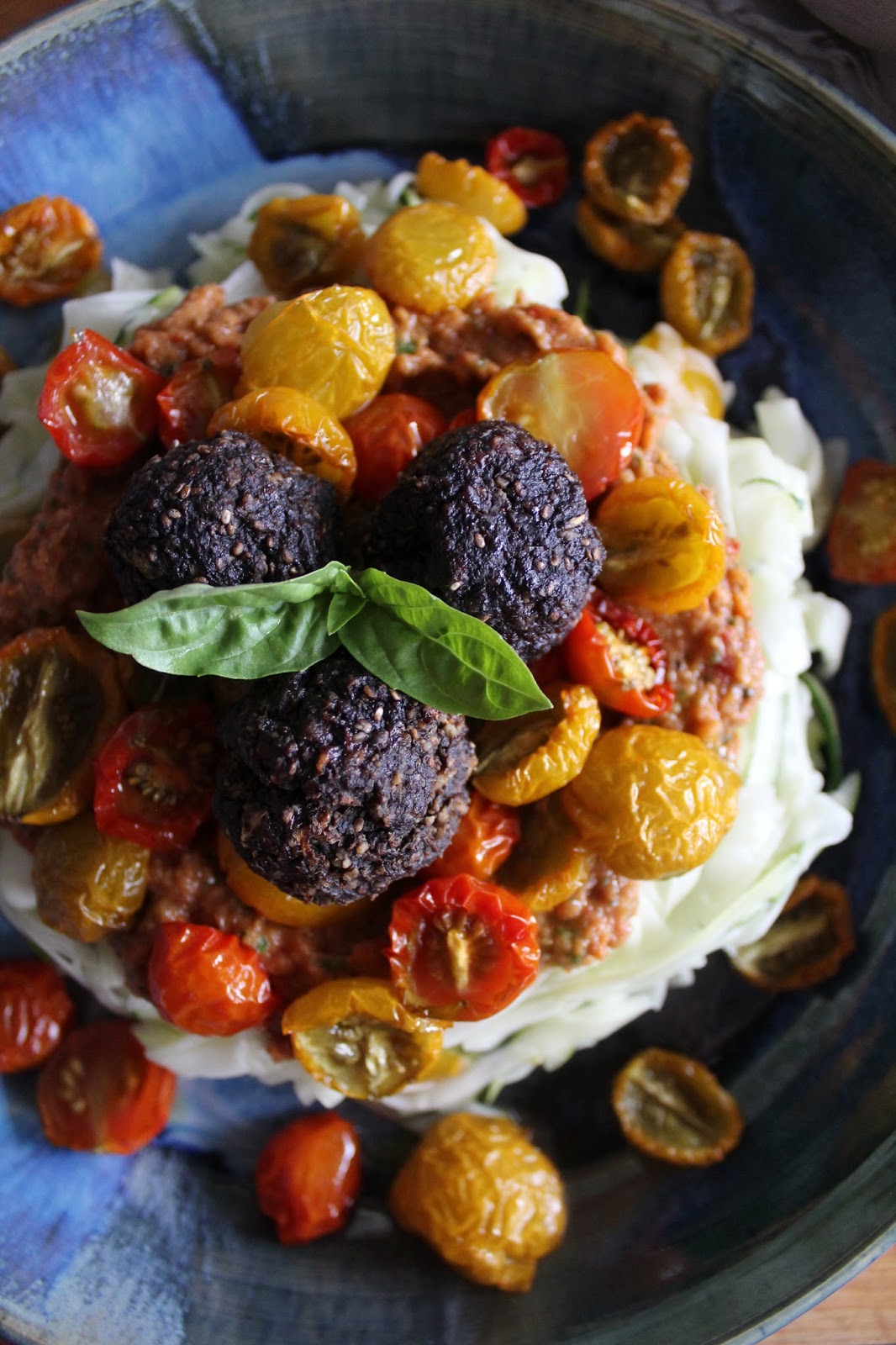 This Rawsome Vegan Life marinated zucchini noodles with tomato basil