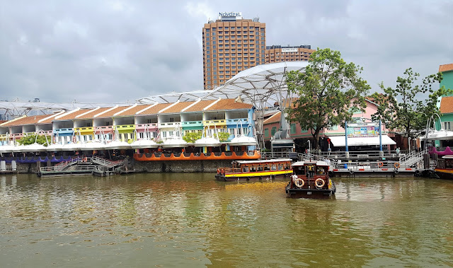 Clarke Quay Clarke Quay- singapore river, boats and colorful houses