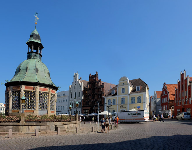 Ostsee | von Wismar bis Rostock, vorbei an Bad Doberan und zum Tee nach Warnemünde | Minza will Sommer Reisen in Deutschland, Urlaub in Deutschland, Mecklenburg Vorpommern, Shoppingtipps und Cafetipps in Wismar, Uni Rostock, Bad Doberan, Warnemünde, Ostsee, Pornobrunnen, Teepott, Architektur, Minza will Sommer