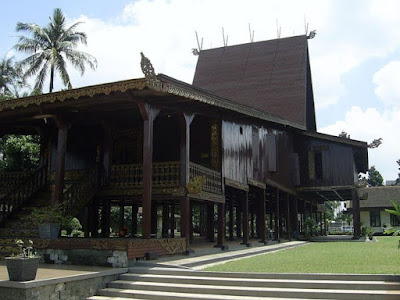 Bubungan Tinggi, Rumah Adat Kalimantan Selatan Bubungan Tinggi, Rumah Adat Kalimantan Selatan