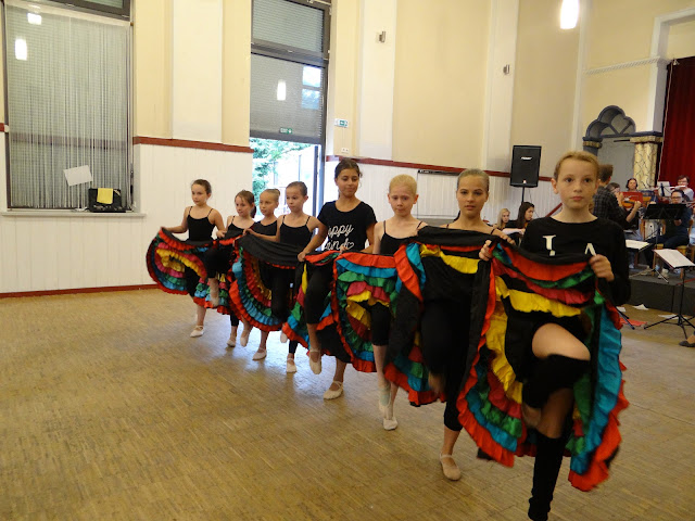 Die jungen Tänzerinnen von XTRA DANCE, (c) Jasper Lecon Junge Tänzerinnen