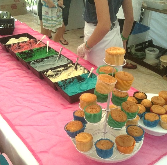 Dr Cupcake and Miss Macaron: Kids DIY cupcakes at Festivale