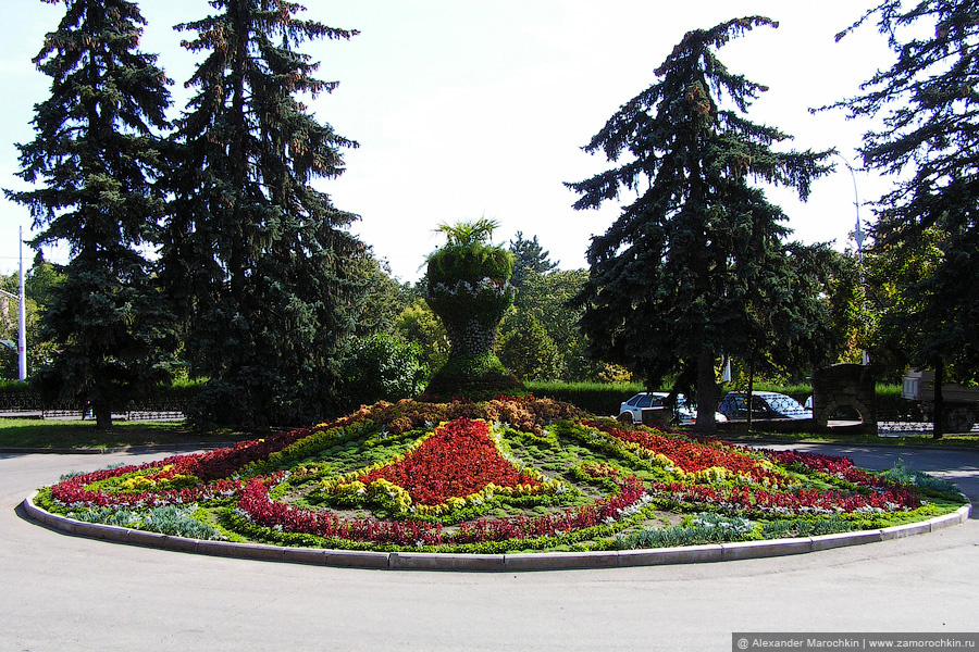 Цветочная клумба в парке Пятигорска