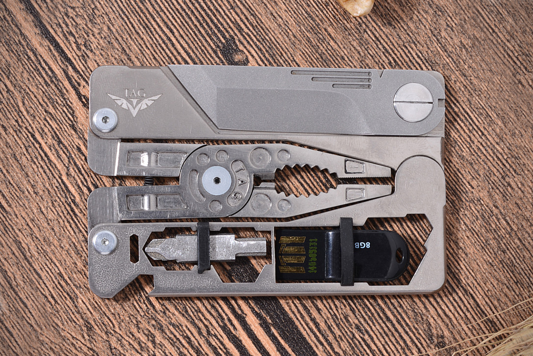 универсальный мультитул-кредитка 11 в 1. Credit tools. Credit tools. Credit tools. мультитул multi tools.