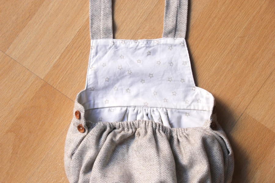 DIY Tutorial y patrones de ropa para bebes. Como hacer peto bebe
