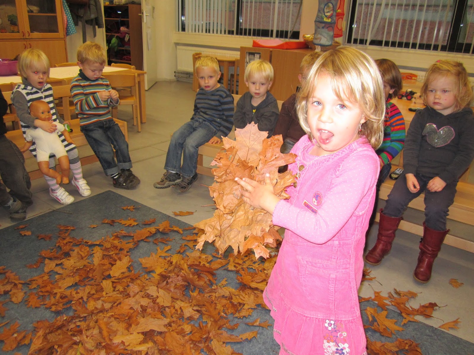 De Nellie-klas: Herfst herfst wat heb je te koop.... 1000 kilo bladeren
