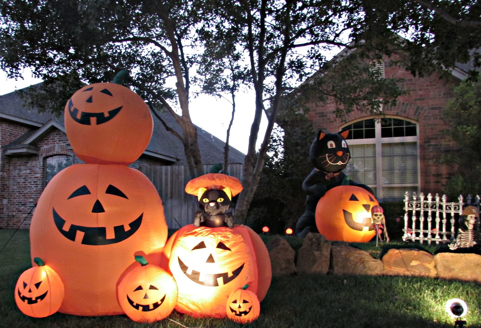 Penny's Vintage Home Halloween Around the Neighborhood