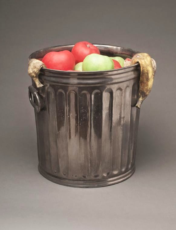 04-Metal-Trash-Can-Victor-Spinski-Clay-Sculptures-replicating-objects-from-Daily-Life-www-designstack-co
