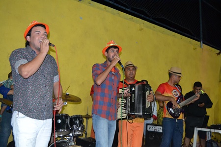 QUADRILHAS JUNINAS DE MACAU FAZEM APRESENTAÇÃO ESPECIAL PARA POPULAÇÃO