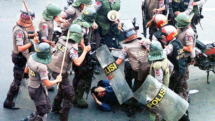 Berikut Ini Adalah Bentuk Pelanggaran Hak Asasi Manusia Di Masa Orde