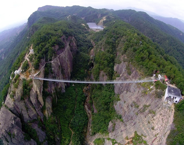 Maior ponte de vidro suspensa do mundo