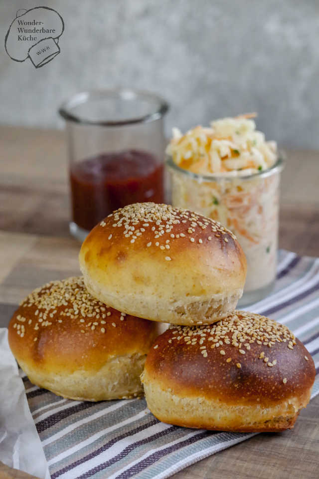 Pulled Pork (aus dem Backofen) mit selbstgemachten BurgerBuns und Coleslaw