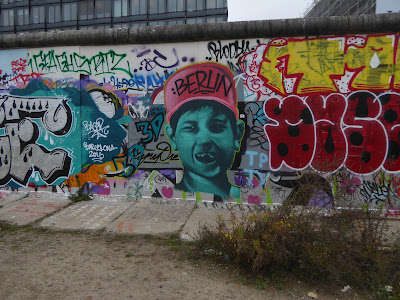 Berlin - Paste Up an einer Berliner Mauer, Street Art, Urban Art