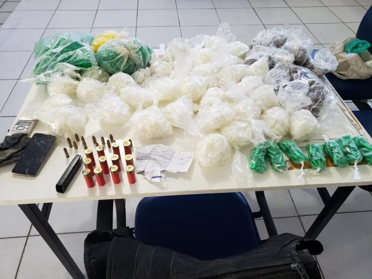 Mais de três mil pinos de cocaína são apreendidos e suspeitos são presos em Salvador