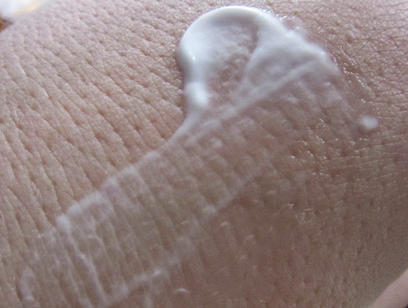 Textúra nočného krému Sensitive Skin od Ziaja