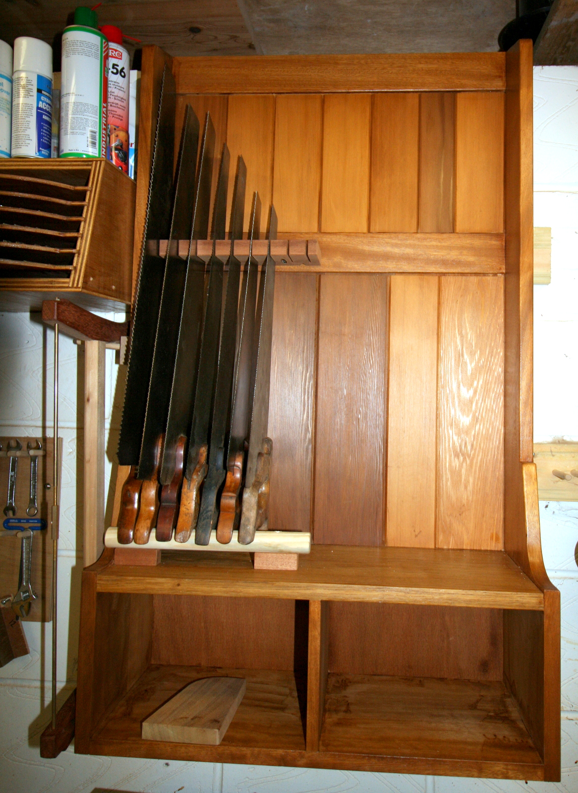 Guide to Storing Hand Saws on Wall Racks: Ultimate Space-Saving Tips