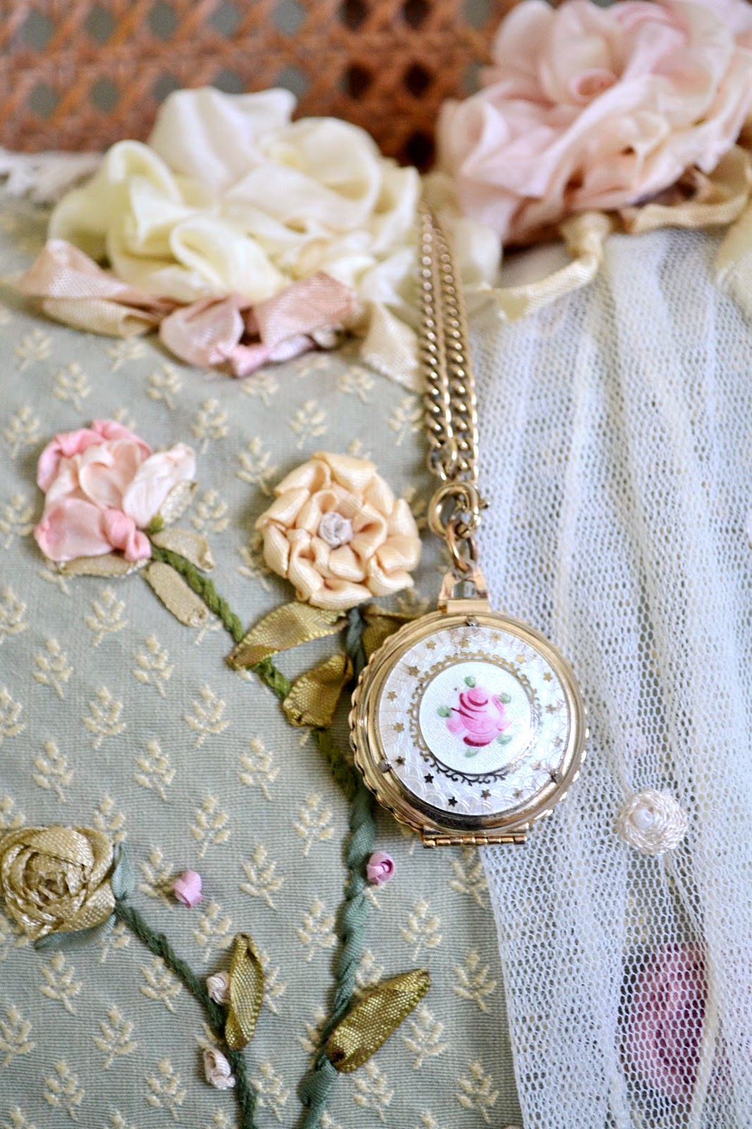 Jennelise: Vintage Accessories