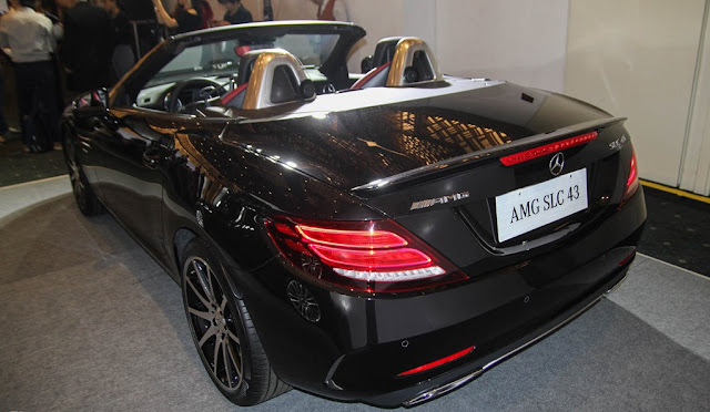 Thiết kế Đuôi xe Mercedes AMG SLC 43 Đuôi xe Mercedes AMG SLC 43 thiết kế đơn điệu và mềm mại