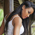 Lais Cruz e chamada para fazer ensaio para site de foto surf