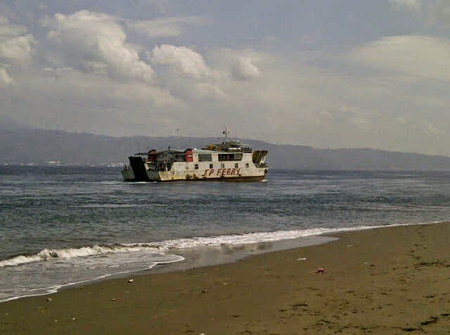 Cuaca Buruk, 2 Dua Kapal Hanyut di Selat Bali