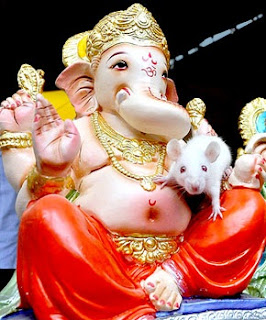 lord ganesh with his mouse