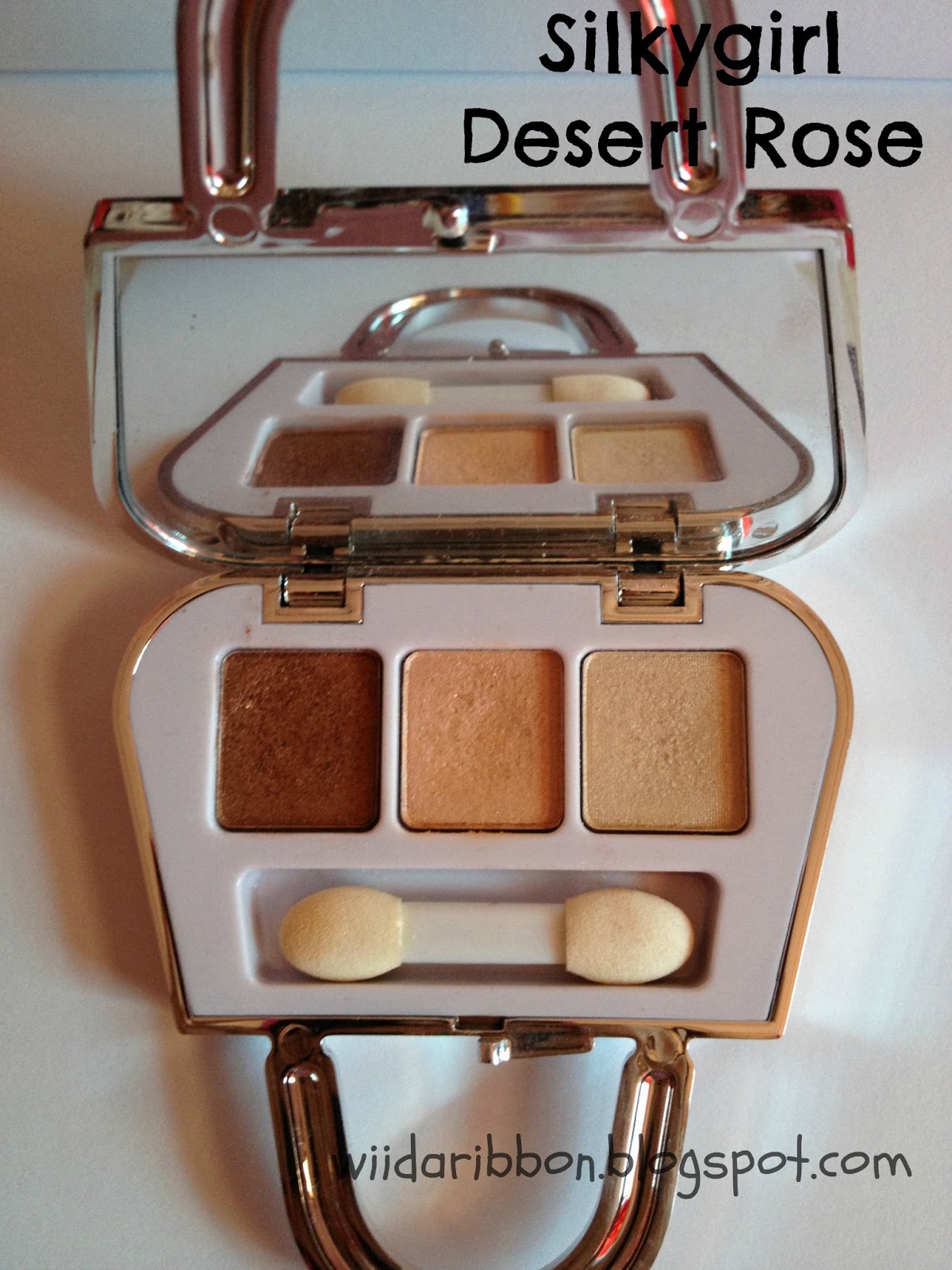 Wiida Mama Review and Swatches Silkygirl Eye Love Handbag Eyeshadow