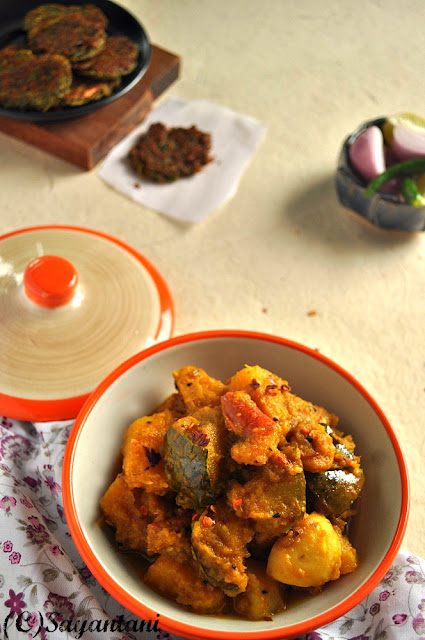 Kumro Chingri Botti (Pumpkin and Shrimp Curry) - A Homemaker's Diary