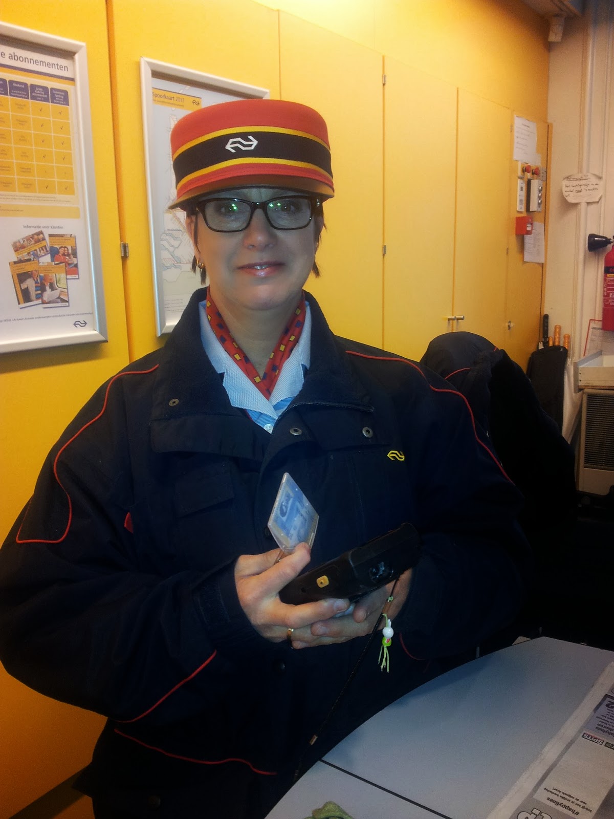 DE RODE PET REPORTER DIE PET PAST ONS ALLEMAAL.